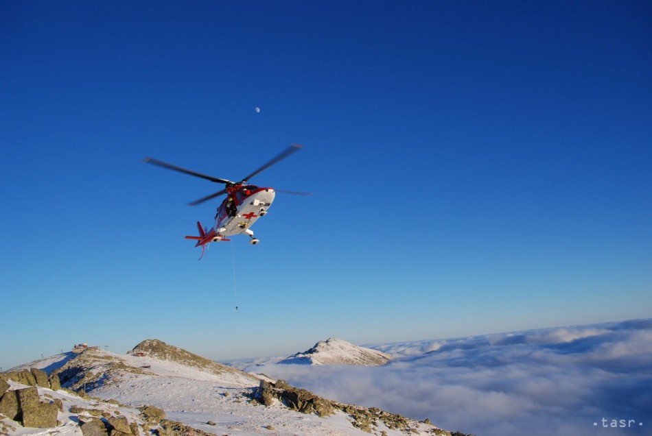 Aj keď vo všetkých horských oblastiach boli najčastejšou príčinou zásahov poranenia lyžiarov, záchranári pomáhali tiež turistom, horolezcom a ostatným návštevníkom hôr.
